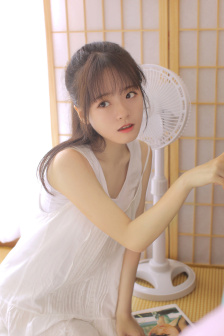 车里教练一口咬住我的奶